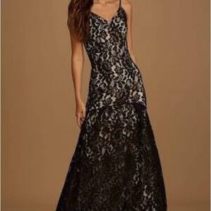 Lulu’s Lace Gown